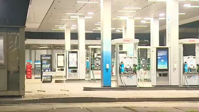 Delincuentes intentaron asaltar a hombre en servicentro, era militar y se defendió a disparos en Maipú