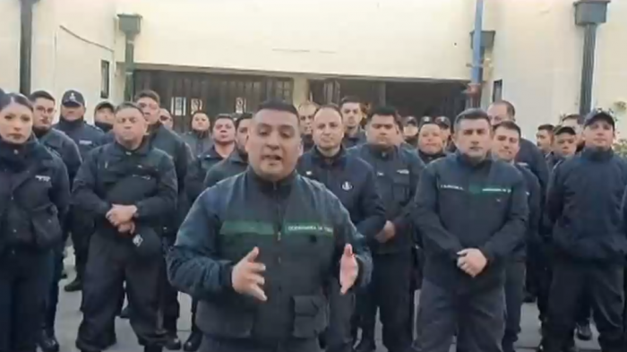 Gendarmes anuncian posible paro nacional tras toma de rehenes por comuneros mapuche en Angol