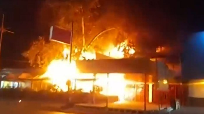 Voraz incendio afectó a supermercado y restaurantes en Los Andes