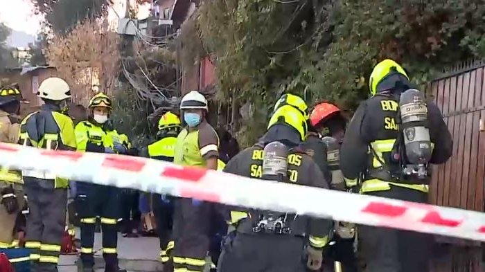Explosión destruyó viviendas en Lo Barnechea: Hay vecinos lesionados y una víctima rescatada de los escombros