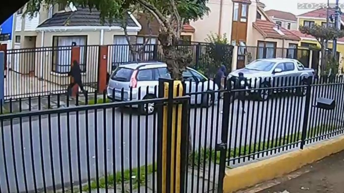 Iban con uniforme y pistolas: Escolares protagonizaron violento intento de robo en Hualpén