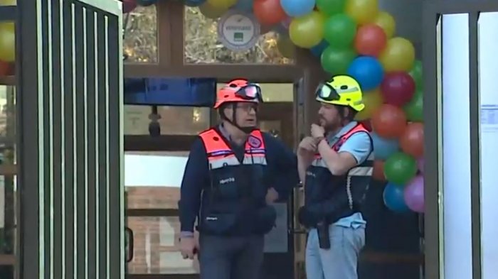 Preocupación por aviso de bomba en Las Condes: Hallaron objeto sospechoso en el baño de un colegio