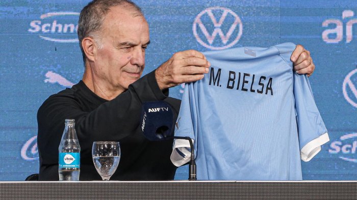 “Una cosa es la ilusión, otra es...”: Estas fueron las primeras palabras de Bielsa como DT de Uruguay