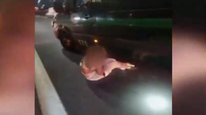 Gendarmes frustraron agresión a una mujer en la Autopista Central: Bloquearon el paso con su furgón