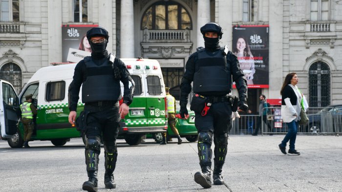 Más patrullaje y menos cocinerías ilegales: Realizan balance por copamiento en casco histórico de Santiago