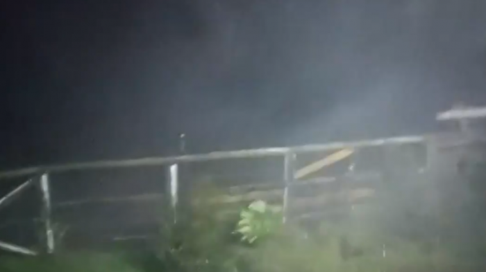 Con voladuras de techo y cortes de luz: Los efectos del fuerte temporal con vientos que superaron los 100 km/h