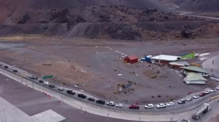 Lo barato les costó caro: 4.500 chilenos varados en Argentina tras cierre de paso fronterizo por mal tiempo