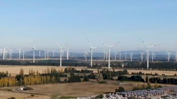 Ruidos molestos y efecto de sombra parpadeante en los vecinos: El problema de los parques eólicos en Renaico