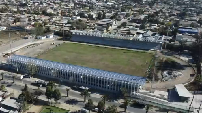 Chile a medias: Vecinos y clubes de Melipilla esperan estadio municipal que lleva 5 años en remodelación