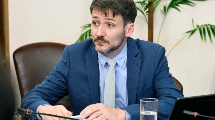 Ministro de Energía da explicaciones en el Congreso ante críticas por plan piloto 