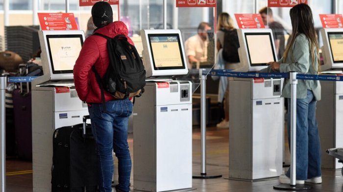 ¿Acto discriminatorio o medida de seguridad? Polémica por aerolínea oceánica que pesa a los pasajeros