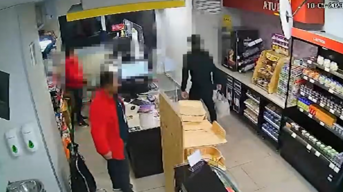 Con un arma y una bolsa en mano: Así operaba el 