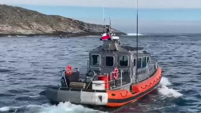 Amplio operativo de búsqueda de turista filipino en Zapallar: Habría sido arrastrado por el mar mientras pescaba