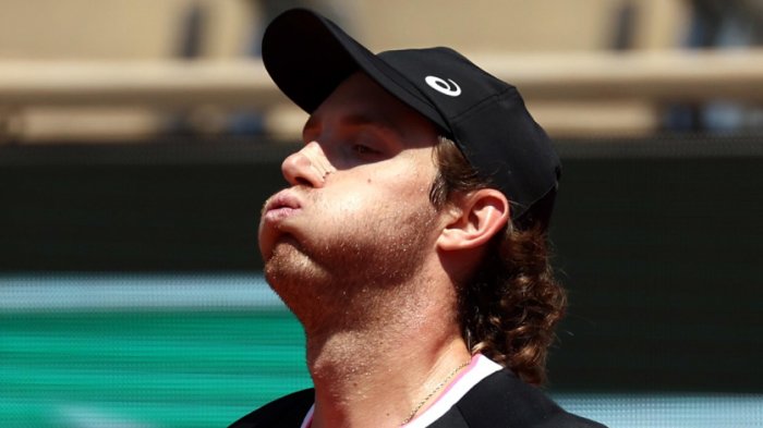 Nico Jarry aseguró histórico puesto en ranking, pese a caer ante uno de los mejores del mundo en Roland Garros