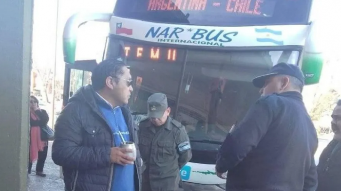 Marcó 1,23 gramos por litro de sangre: Bus chileno quedó varado en Argentina tras alcoholemia positiva del chofer