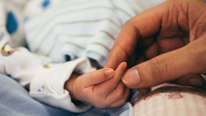 Lactante de dos meses murió por cuadro de neumonía grave en San Antonio: Única cama disponible estaba en Arica