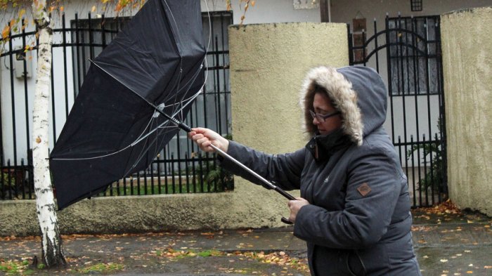 Alarma por viento en fin de semana: Senapred declara Alerta Temprana Preventiva para 10 comunas de la RM