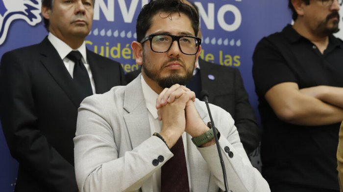 Bancada UDI pide renuncia de subsecretario Araos: 