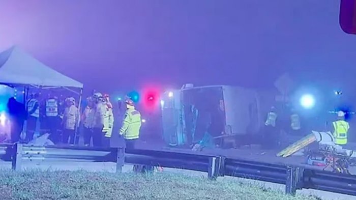 Al menos 10 muertos y 25 heridos: Autobús se volcó con pasajeros que asistieron a boda en Australia