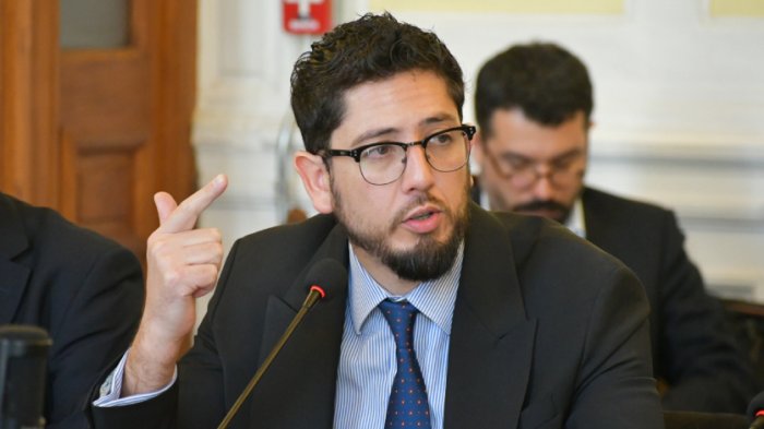 Fernando Araos renunció a la subsecretaría de Redes Asistenciales tras cuestionada gestión de camas críticas