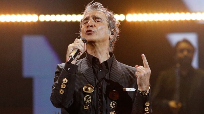 Alejandro Fernández defiende tema 