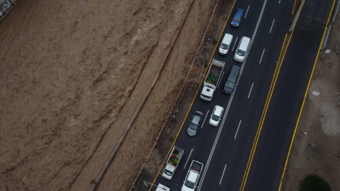 Por amenaza de desbordes: Senapred solicitó evacuar de forma preventiva algunos sectores en 5 regiones del país