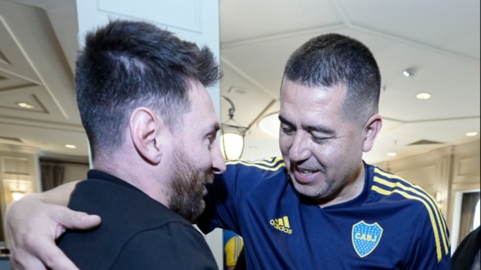 ¡Me tenés que perdonar! El llamativo cántico de la barra de Boca Junior contra Messi en despedida de Riquelme