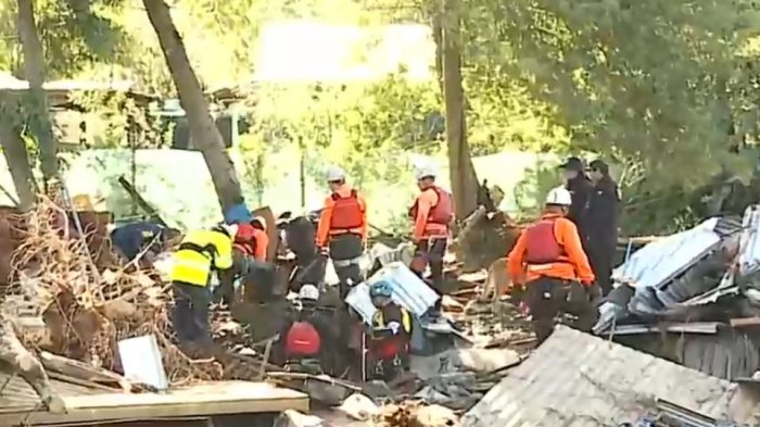 Hallan primeros indicios: Dos personas desaparecieron en Linares tras ser arrastradas por el agua