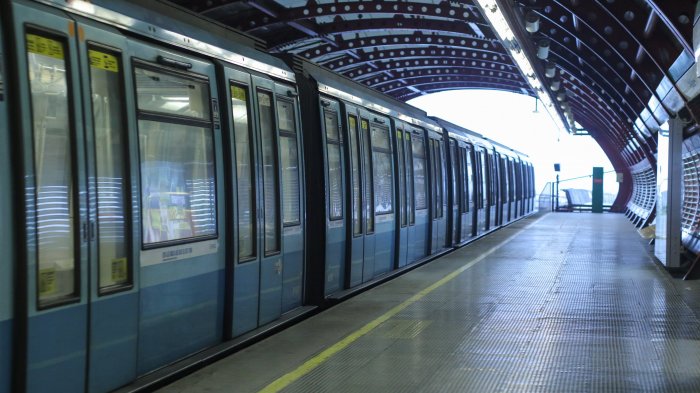 Servicio restablecido: Metro de Santiago debió suspender parcialmente recorrido en Línea 5 por fallas
