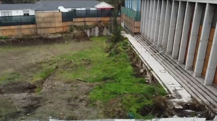 Chile a medias: Construcción de centro cultural está paralizada desde 2019 en Huechuraba