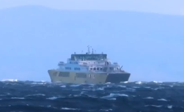 Momentos de terror experimentaron tripulantes de ferry que fue afectado por marejadas y viento en Magallanes