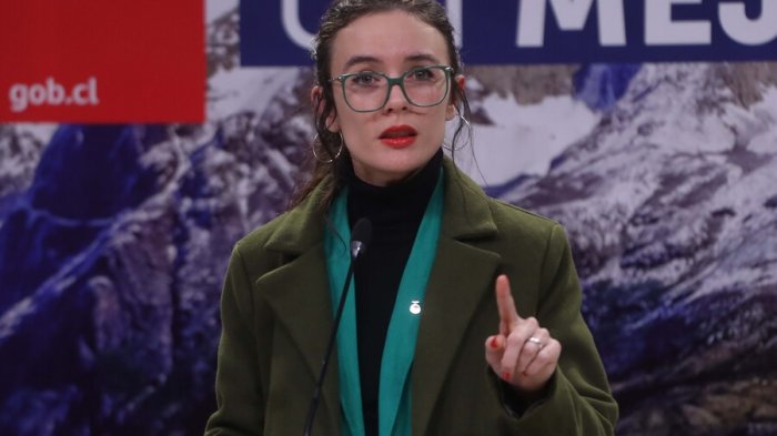 Ministra Vallejo y críticas por gira europea de pdte. Boric: 