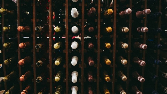 Ley de etiquetado se ampliará a bebidas alcohólicas: ¿Qué dirán los sellos y cuándo estará operativa?