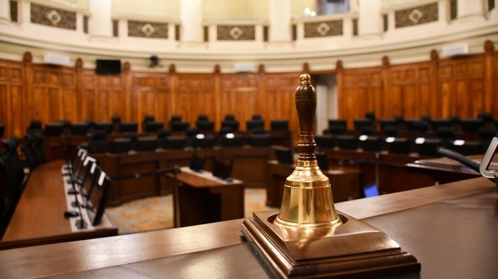 Encuesta VAR CONSTITUCIONAL: Un 45% de los chilenos/as prefiere mantener la actual carta magna