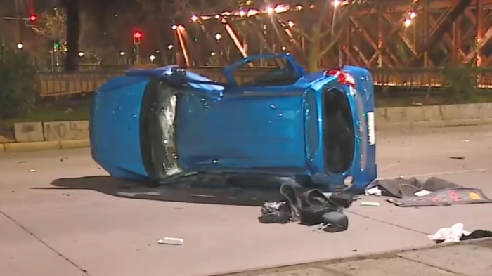 Habría avanzado con luz roja: Fatal choque y volcamiento dejó un muerto en Barrio Bellavista