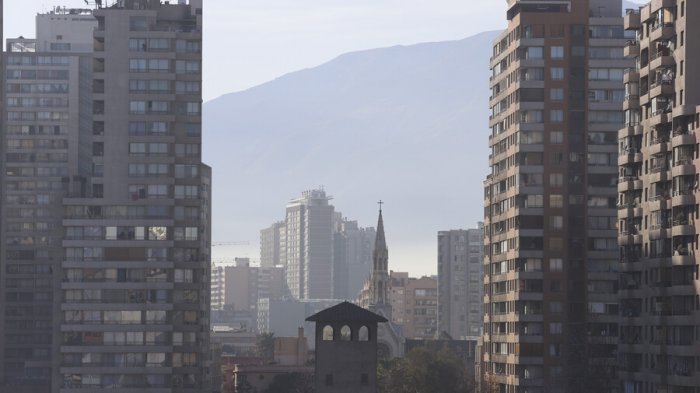 Declaran preemergencia ambiental para este martes en la RM: ¿Qué vehículos tienen restricción?