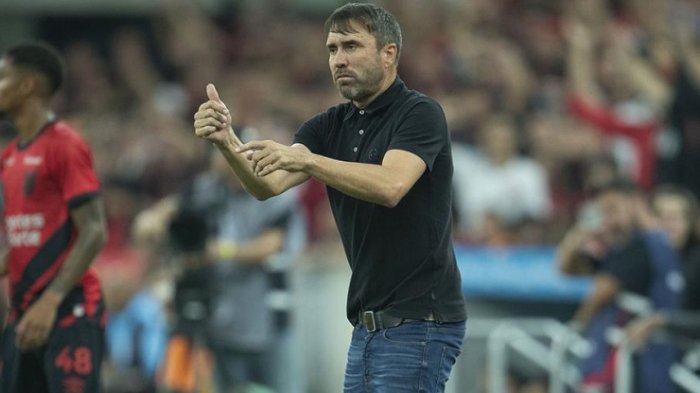 ¡Confirmado! Este será el nuevo entrenador que tendrá Charles Aránguiz en el Inter de Porto Alegre