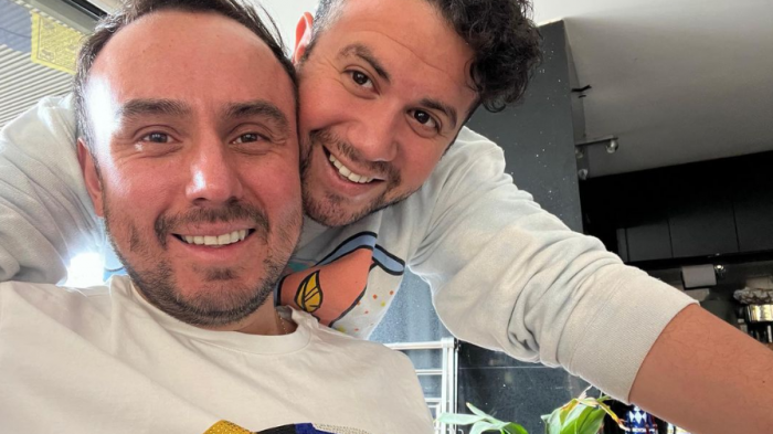 César Campos reveló que está en proceso de adopción con su esposo: 