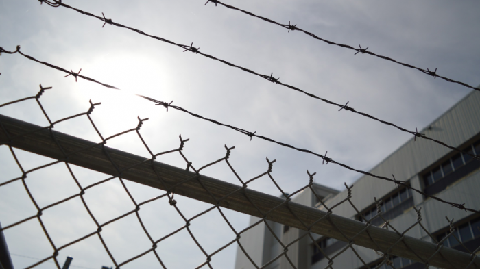 Conmoción en Perú: Denuncian asesinato de niño de 2 años a manos de su padre mientras lo visitaba en prisión