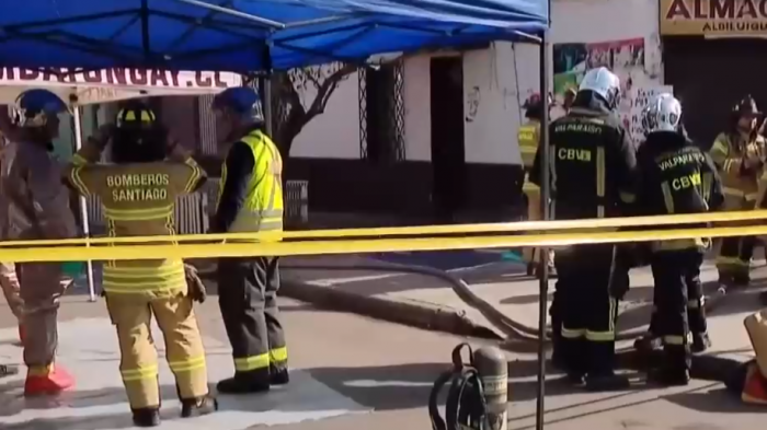 Un muerto en emergencia por cianuro en Santiago: Víctima se encerró en su pieza y avisó a vecinos