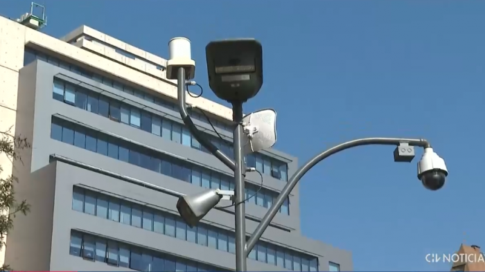 Con las manos en la masa: Líder de banda delictual fue detenido gracias a postes inteligentes en Las Condes