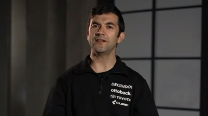 Marcas | Adolfo Almarza, el único ciclista de montaña en el mundo que compite con prótesis en sus dos piernas