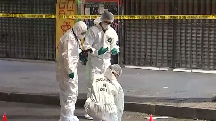 Carabinero repelió a tiros robo con machete: Su disparo hirió a delincuente y a una niña