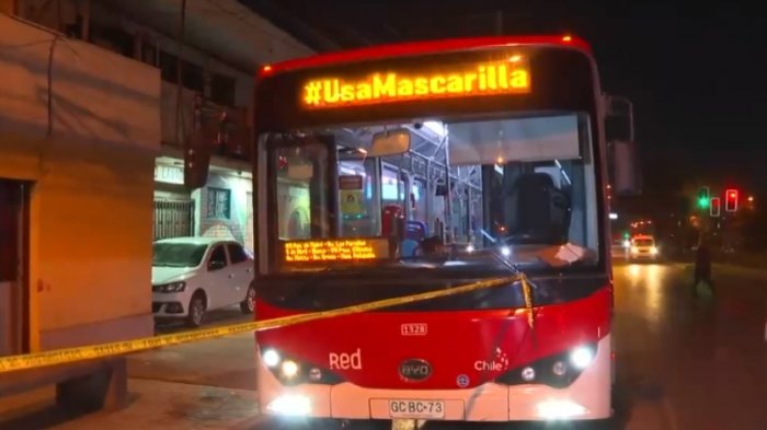 Adulto mayor muere tras ser apuñalado al interior de un bus del sistema Red en Estación Central