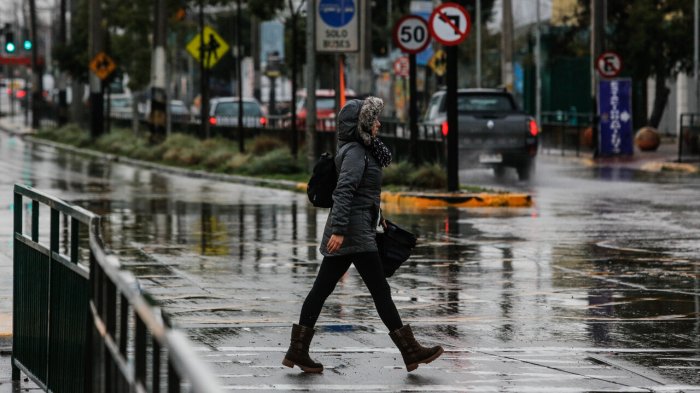¿Y la lluvia para cuándo? La hora en la que el sistema frontal podría dejarse en Santiago este jueves