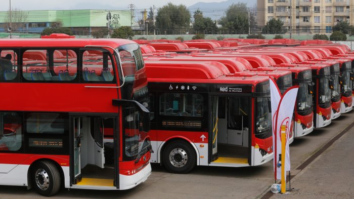 Como en Londres: Así son los buses eléctricos de dos pisos que podrás tomar en Santiago