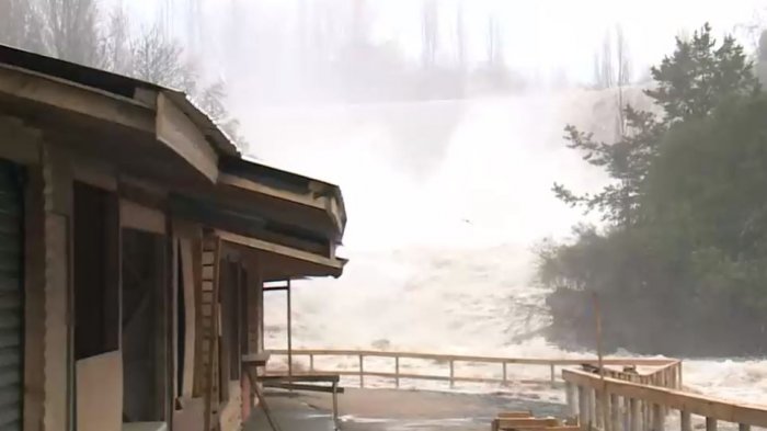 Registran en vivo la impresionante crecida del río Laja: Senapred solicitó evacuar el sector