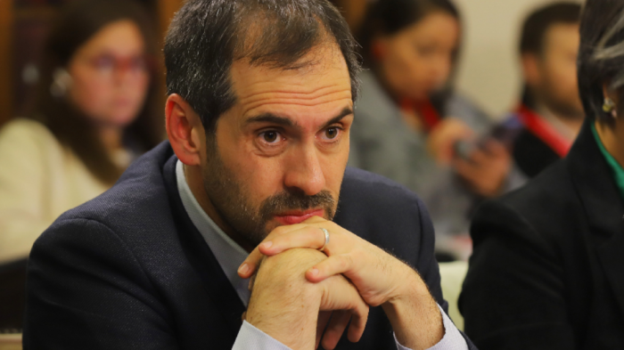 Chats e información clasificada: Lo que se sabe del robo de celular que afectó al ministro Grau