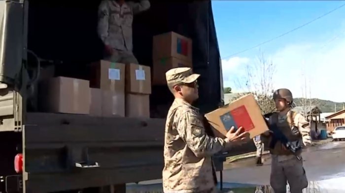 Vecinos y autoridades acusan falta de ayuda militar en zonas de catástrofes tras sistema frontal