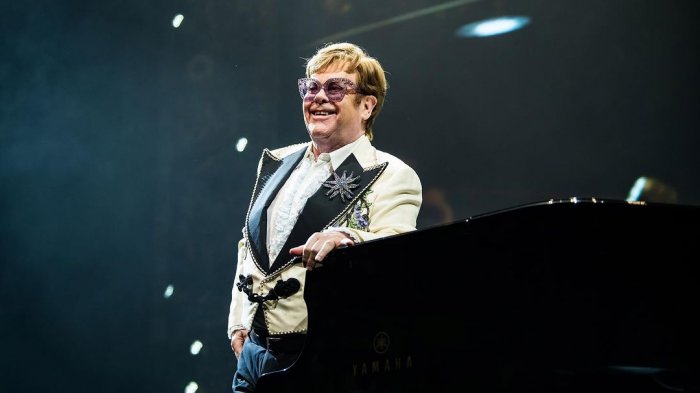 Alarma por Elton John: Fue hospitalizado tras sufrir caída en su casa en Francia